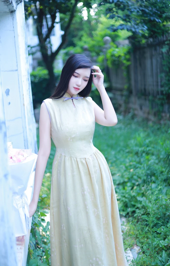 （暖阳）镂空立领新中式旗袍款2025夏季国风竹梅图案黄色连衣裙