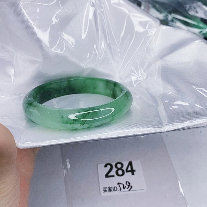翡翠未镶嵌手镯一图一物实物为准（微瑕处理）