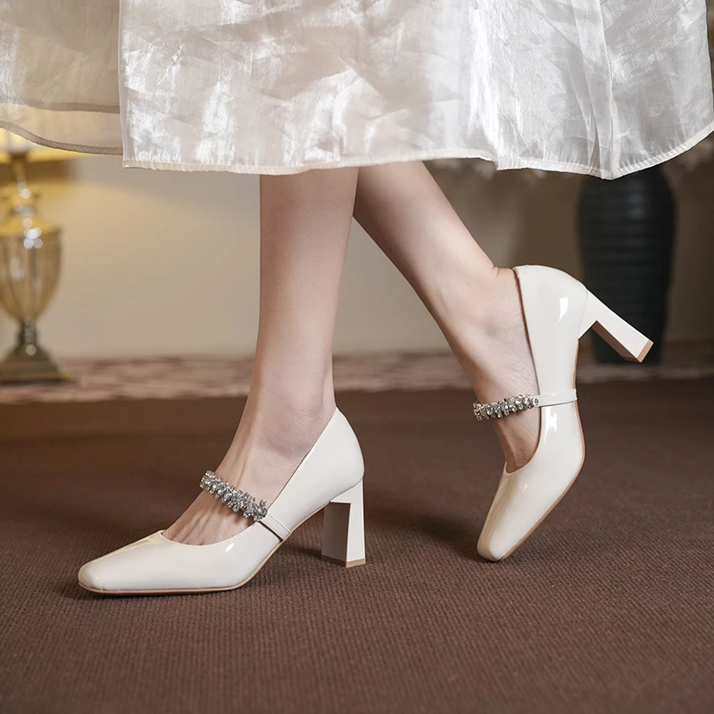 浅口水钻方头粗跟玛丽珍鞋单鞋秋季气质漆皮链条百搭绝美高跟鞋