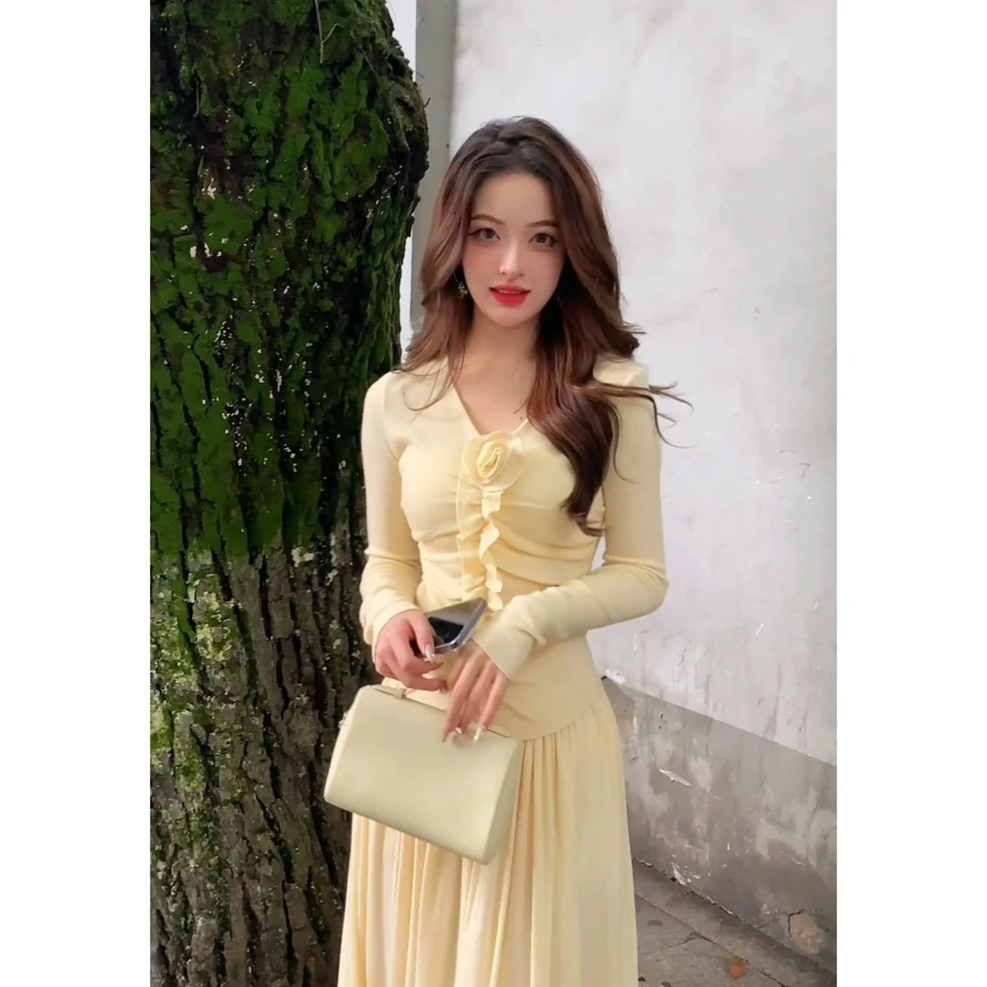 JCC【粉漾】 温柔气质小众设计感修身百搭花朵长袖上衣+半身裙