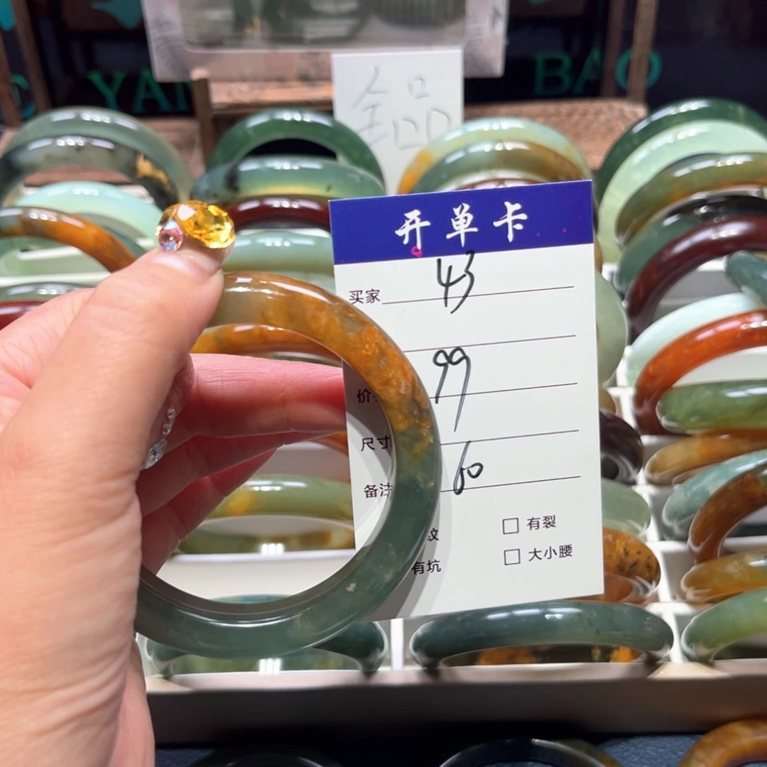 映***儿蛇纹石玉未镶嵌手镯