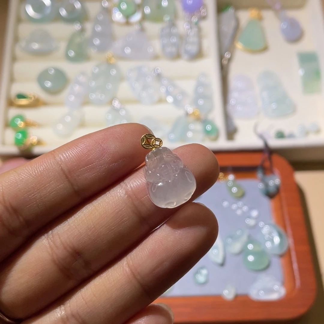 翡翠18K金镶嵌颈饰貔貅21
