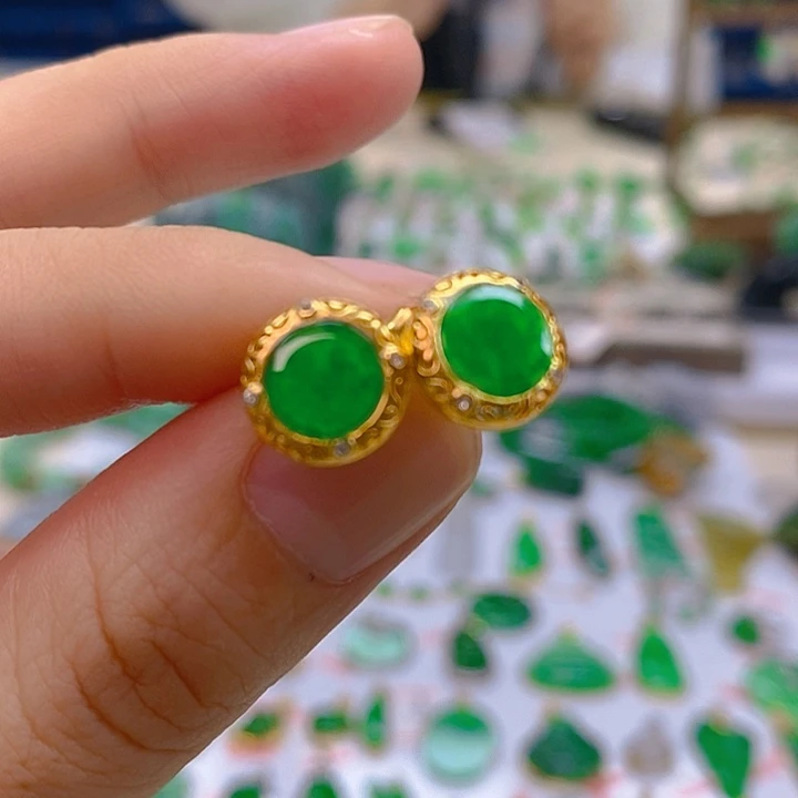 颈饰未镶嵌翡翠一**行耳钉