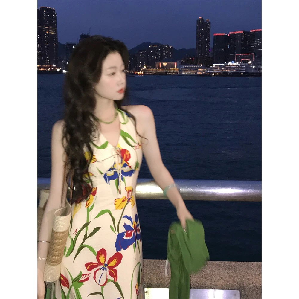 A327【港岛日记】港风挂脖连衣裙女夏复古气质显瘦露背长裙子碎花