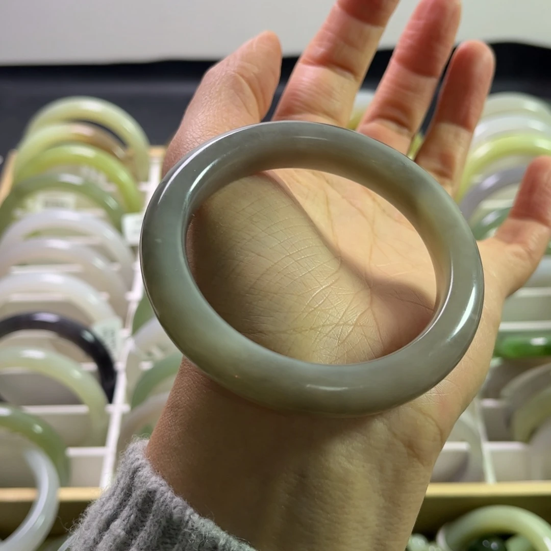 和田玉手镯57圈口未镶嵌