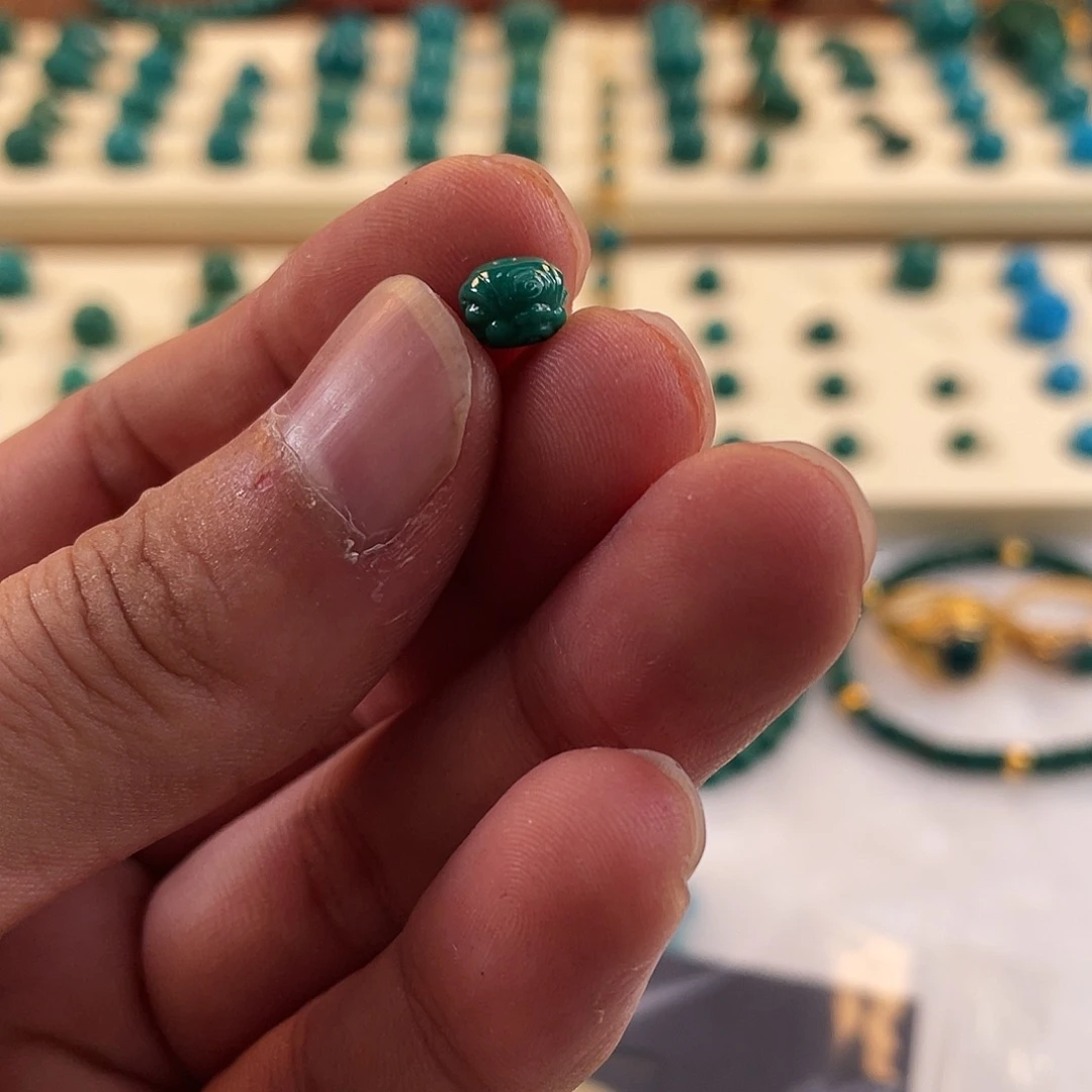 绿松石未镶嵌颈饰