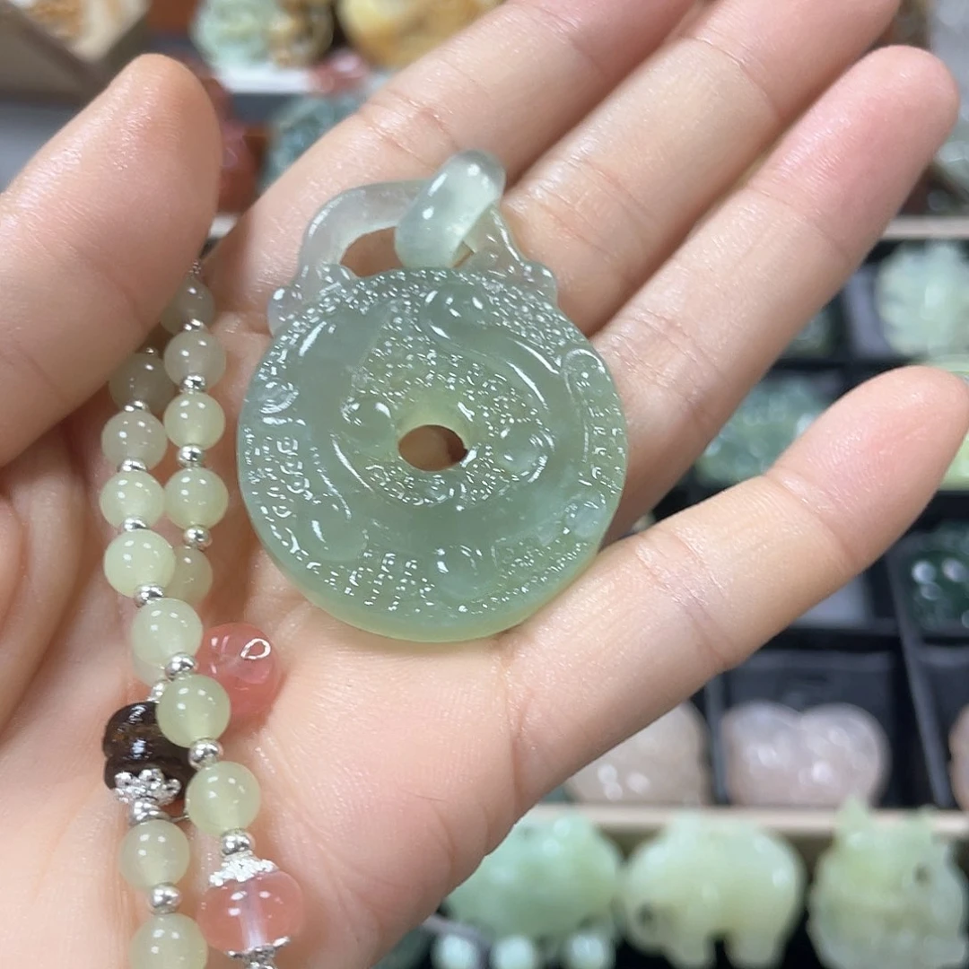 蛇纹石玉颈饰未镶嵌