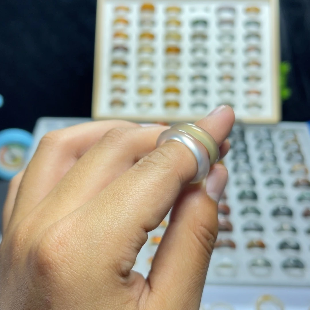 玛瑙/玉髓戒指未镶嵌三**晚