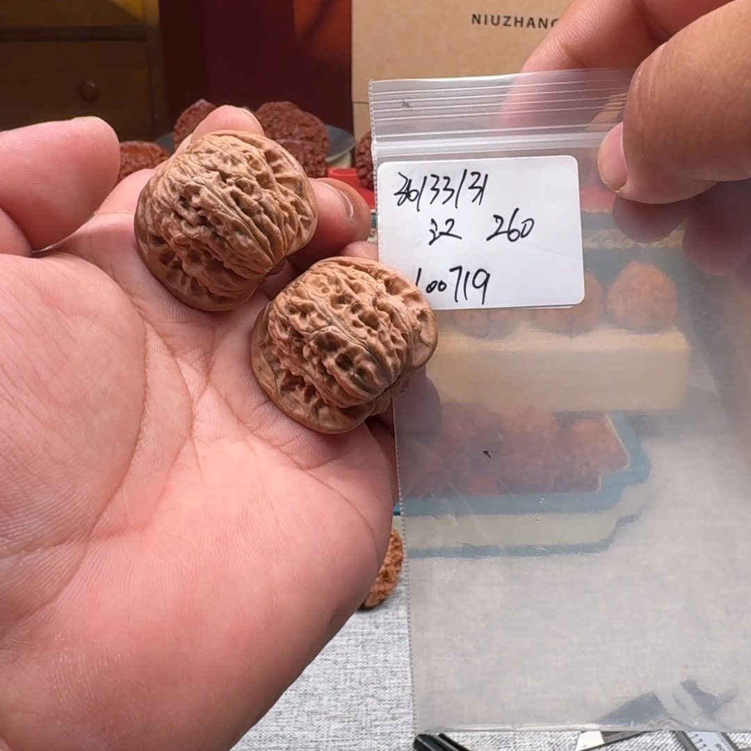 文玩核桃吊坠汉高楼100719