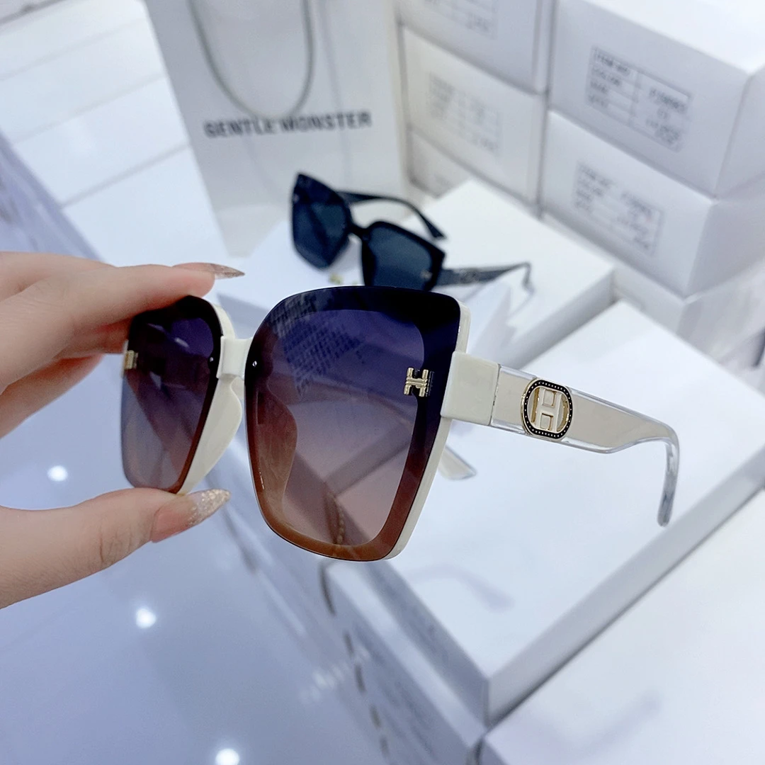 25年新款奶昔白时尚偏光太阳镜