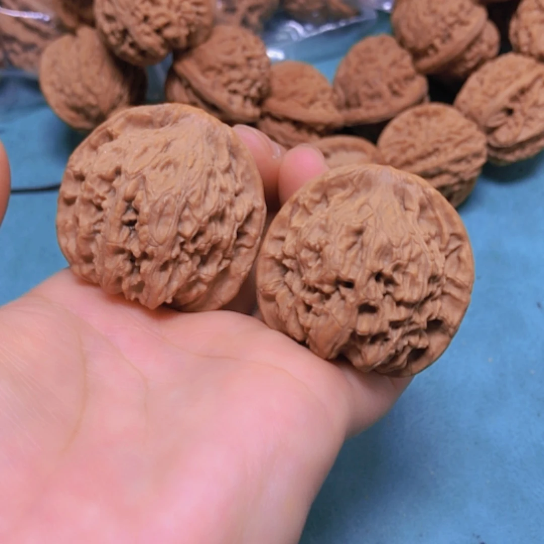 【闪购商品】把件核桃42红狮子修尖