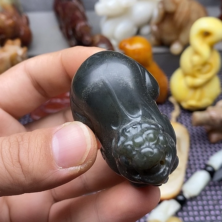 未镶嵌蛇纹石玉颈饰