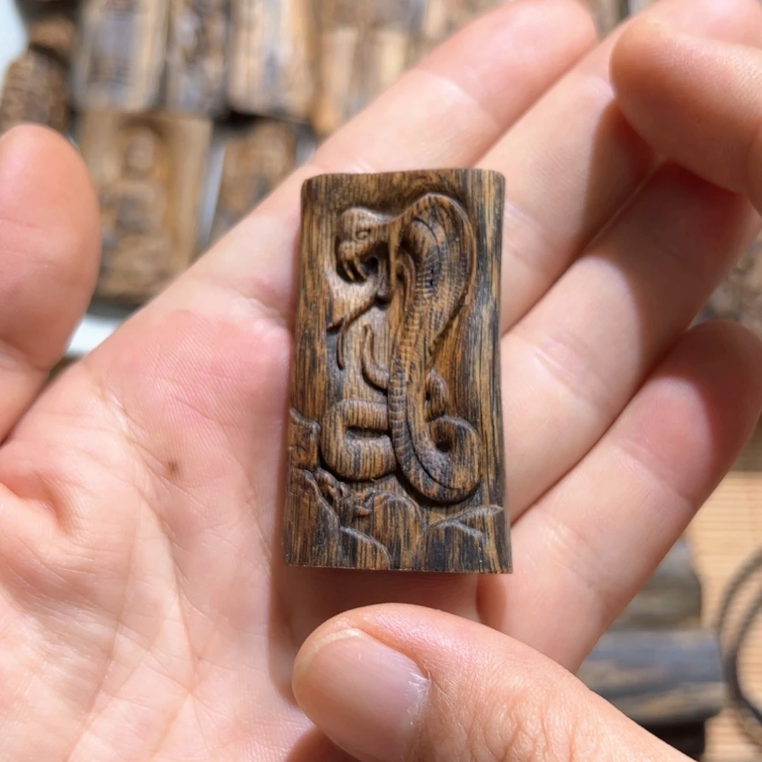 沉香碎屑沉香白棋雕刻8.1克