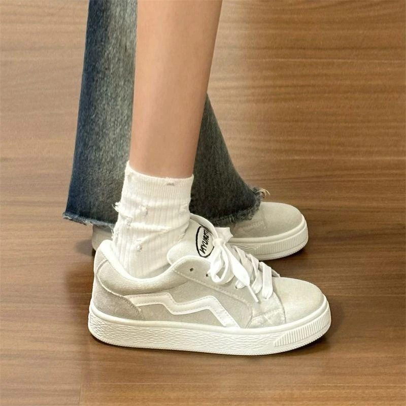 原创浅灰色美式高街滑板鞋女百搭小众面包鞋舒适耐磨休闲鞋子