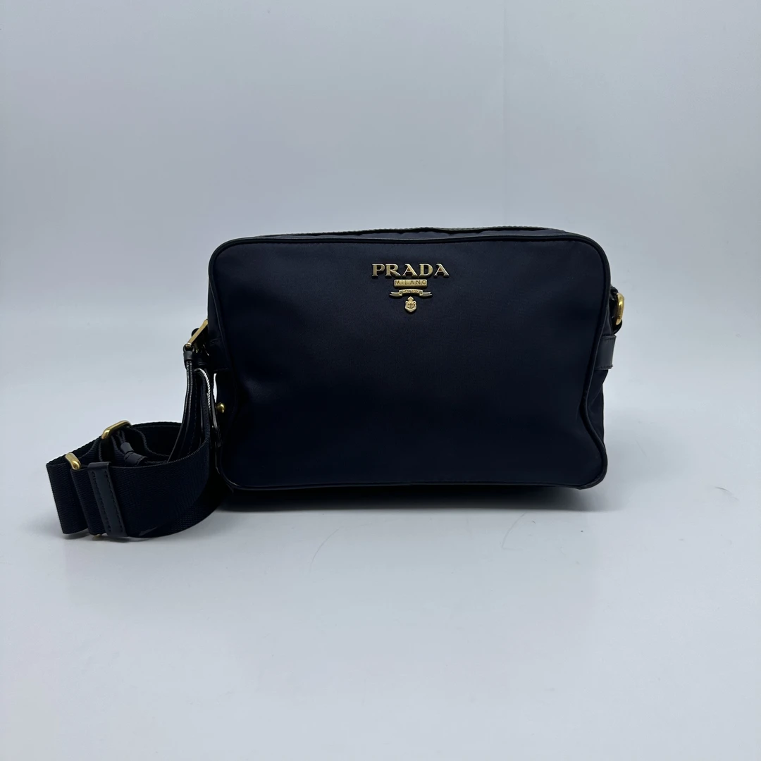 95新 Prada/普拉达 尼龙藏青色斜挎包6149尺寸22*15
