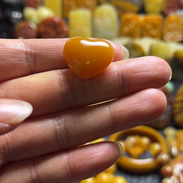 石英质玉（黄龙玉）未镶嵌颈饰