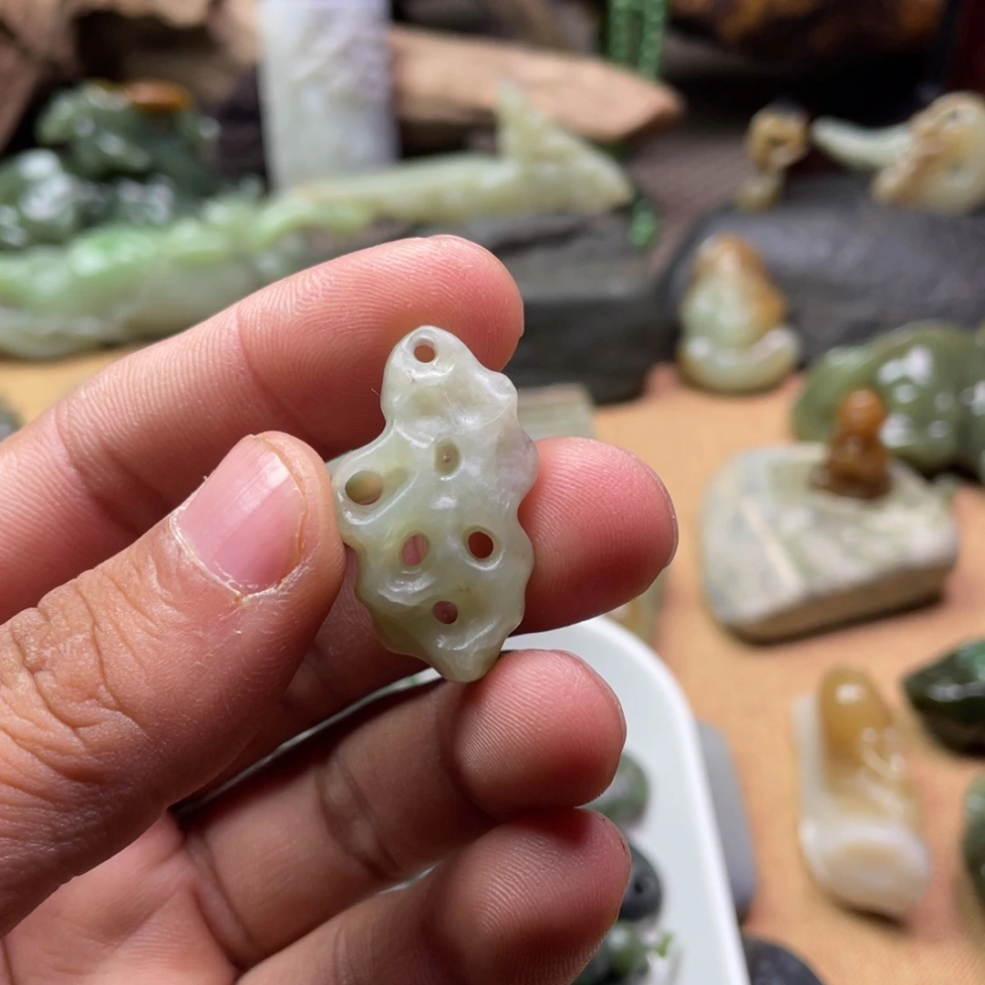 和田玉未镶嵌颈饰