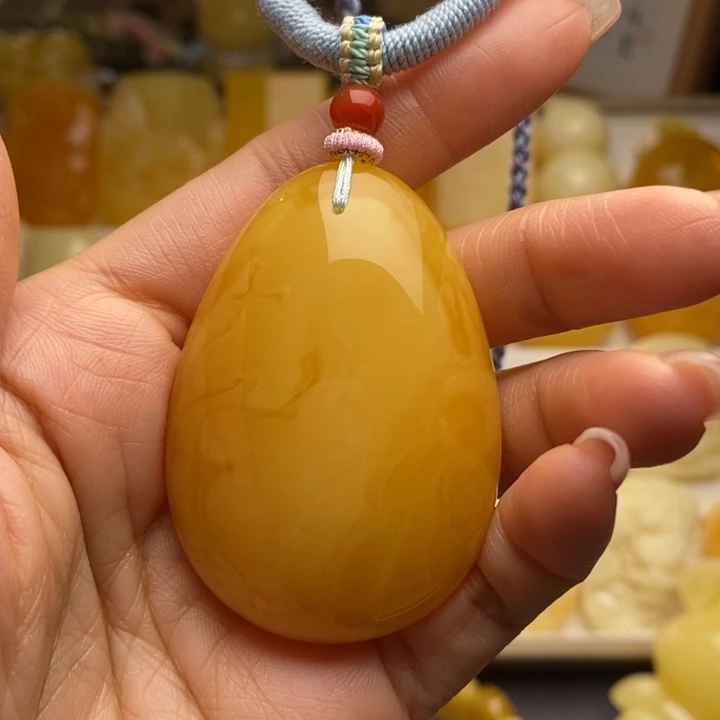 蜜蜡颈饰未镶嵌，