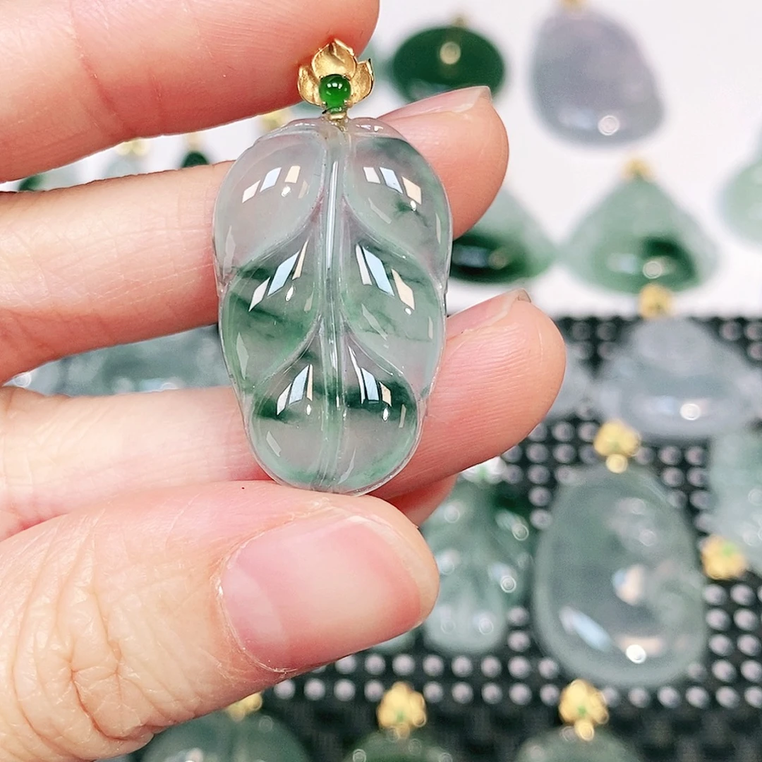 翡翠18K金镶嵌颈饰