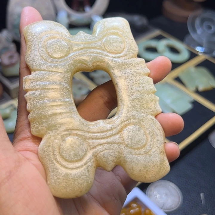 民***店玉玉摆件勾云佩器形