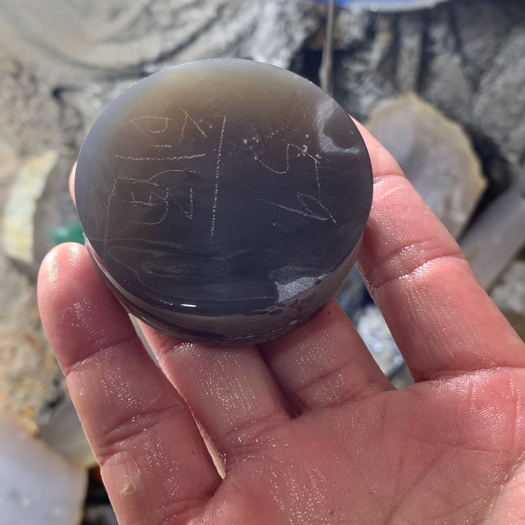 定制玛瑙：****司原石定制