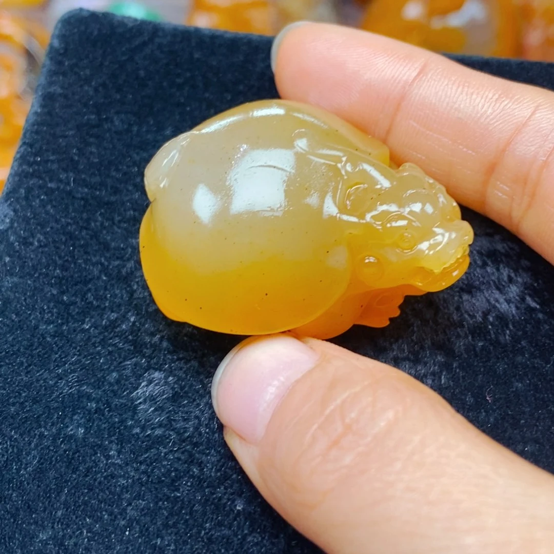 未镶嵌石英质玉（黄龙玉）吊坠(不含链)