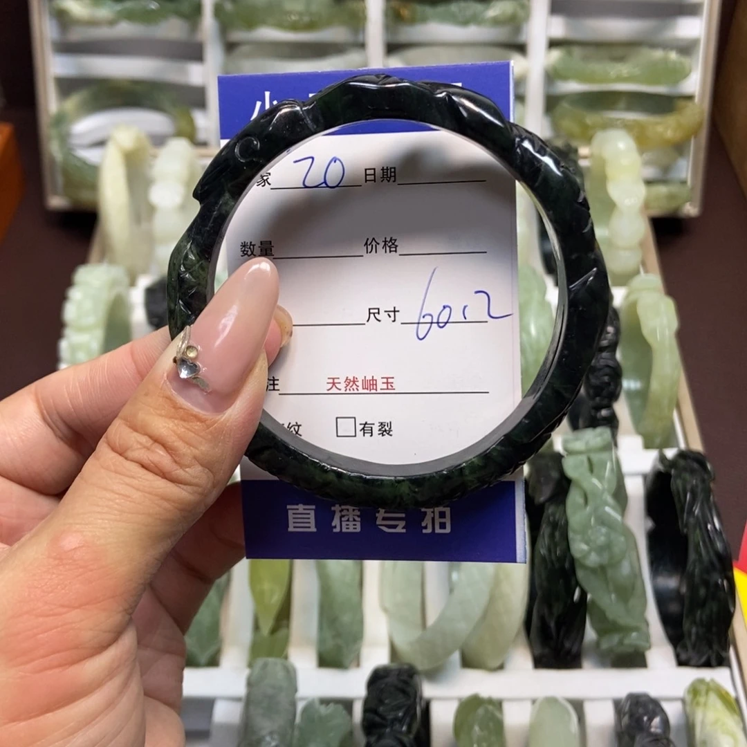 蛇纹石玉手镯未镶嵌