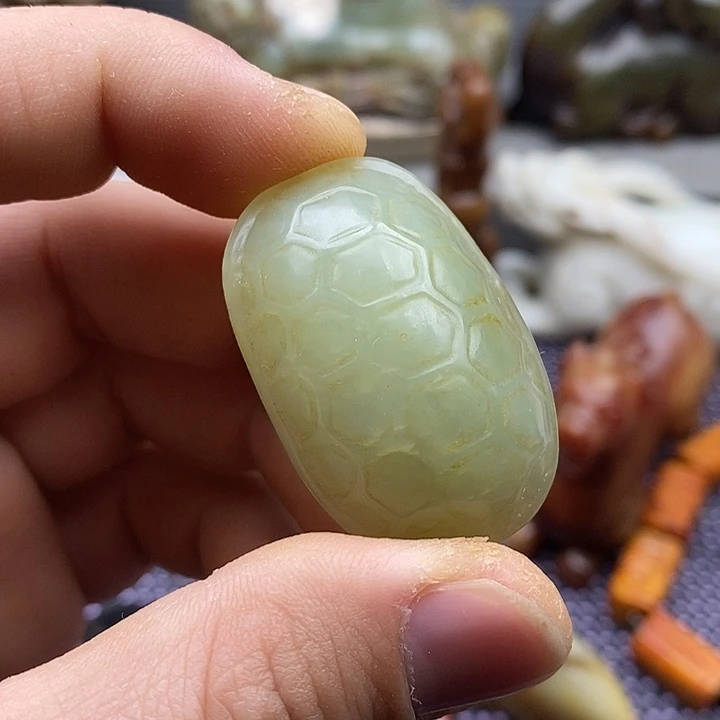 未镶嵌蛇纹石玉颈饰