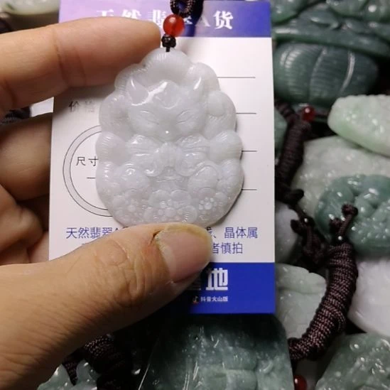 翡翠未镶嵌颈饰挂件