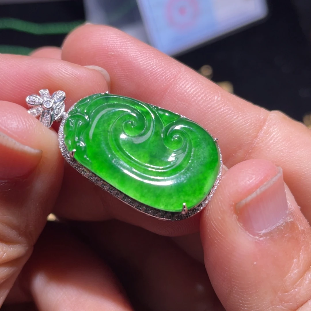 翡翠颈饰18K金镶嵌翡翠