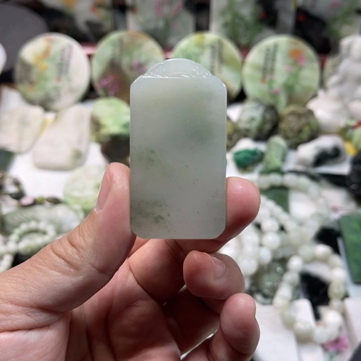 独山玉未镶嵌颈饰