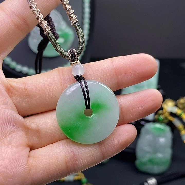 翡翠未镶嵌吊坠(赠链)