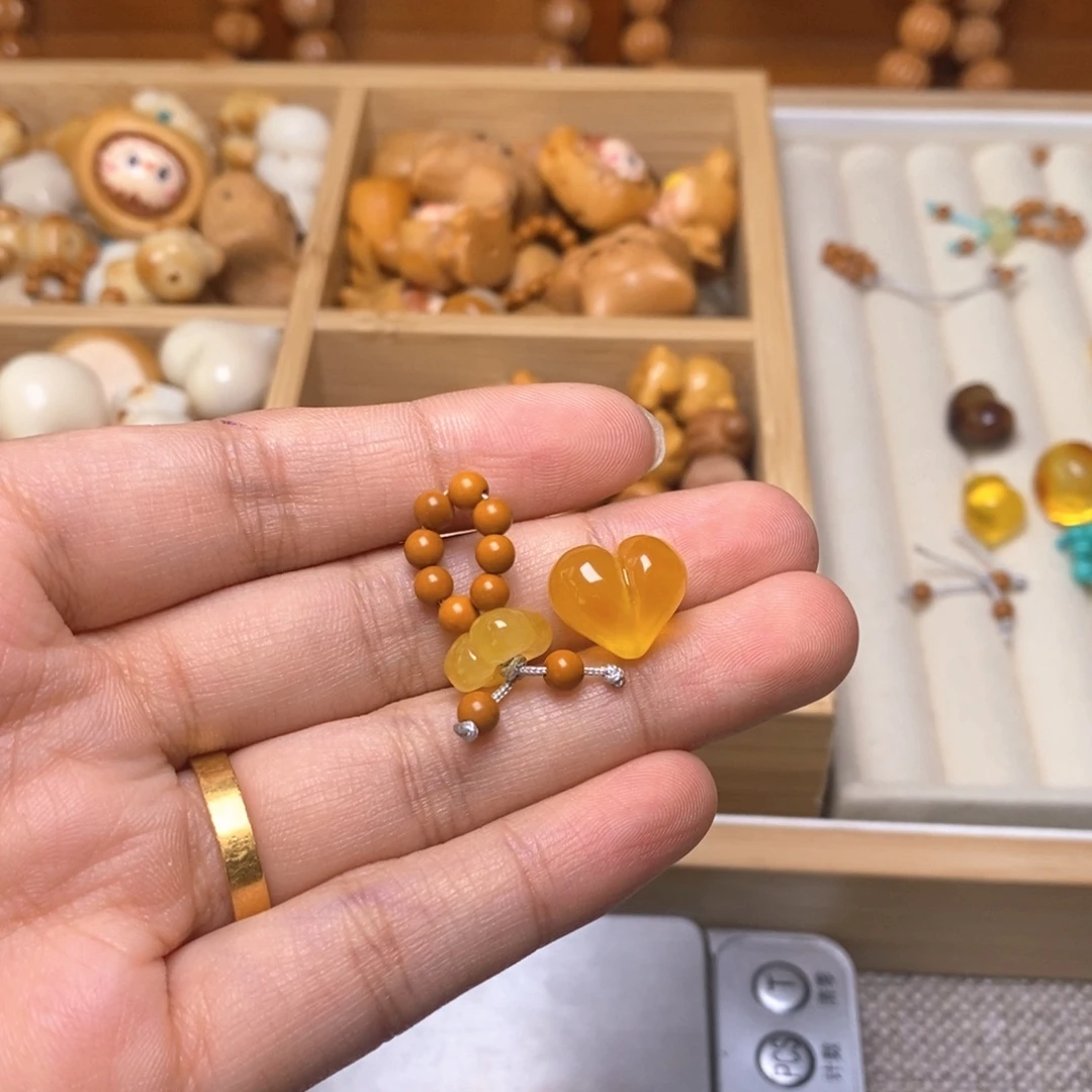 猴头核桃吊坠小花卡环，爱心蜜