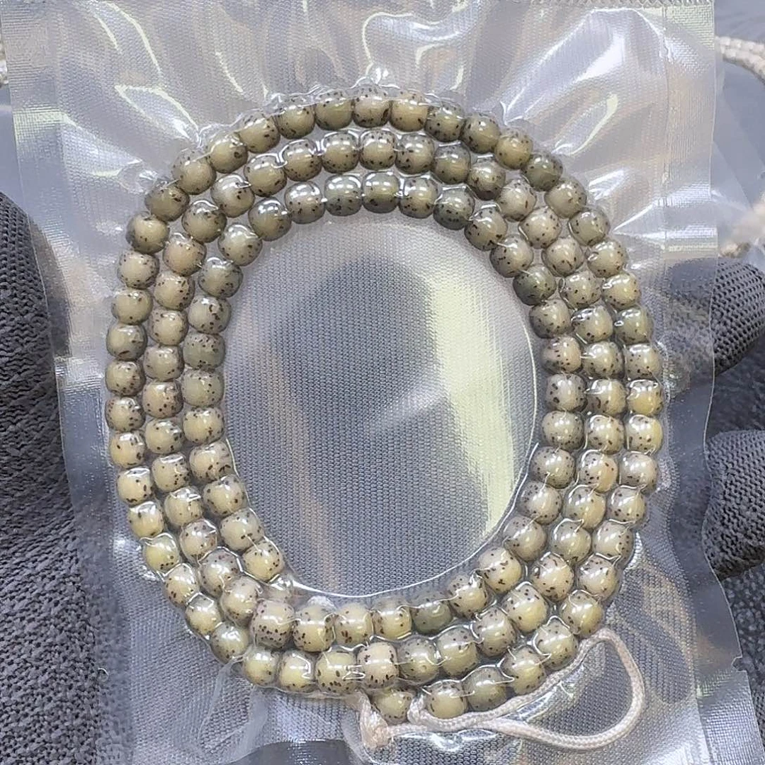 丘***歌星月菩提手串7*6石玉料大留白手串（轻微走色