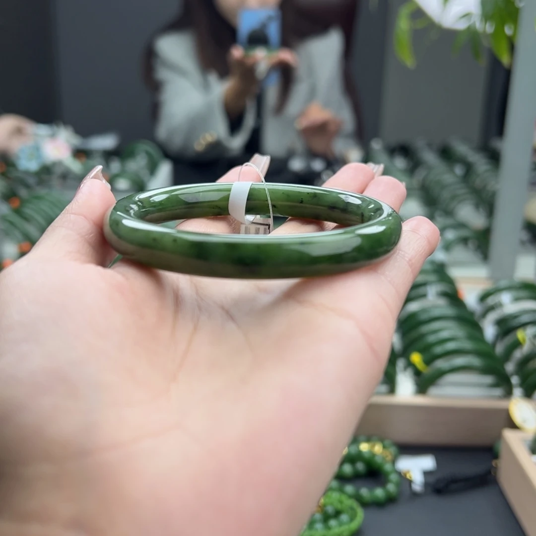 和田玉（碧玉）未镶嵌手镯