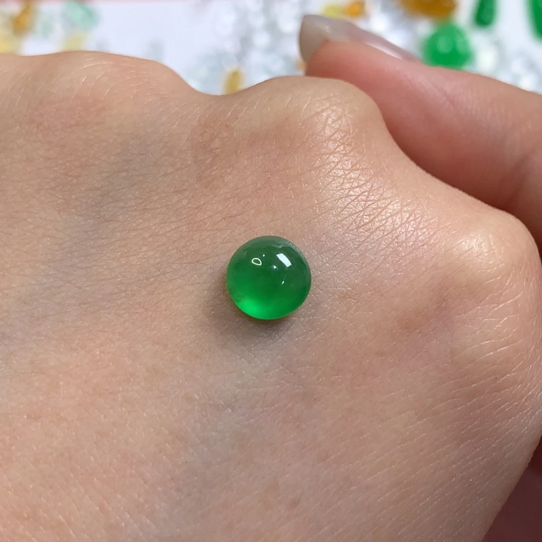 翡翠未镶嵌颈饰正阳绿光好绿蛋面