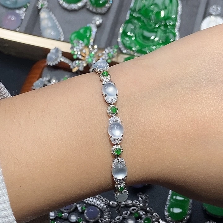 颈饰18K金镶嵌翡翠