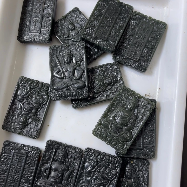 石英质玉未镶嵌颈饰