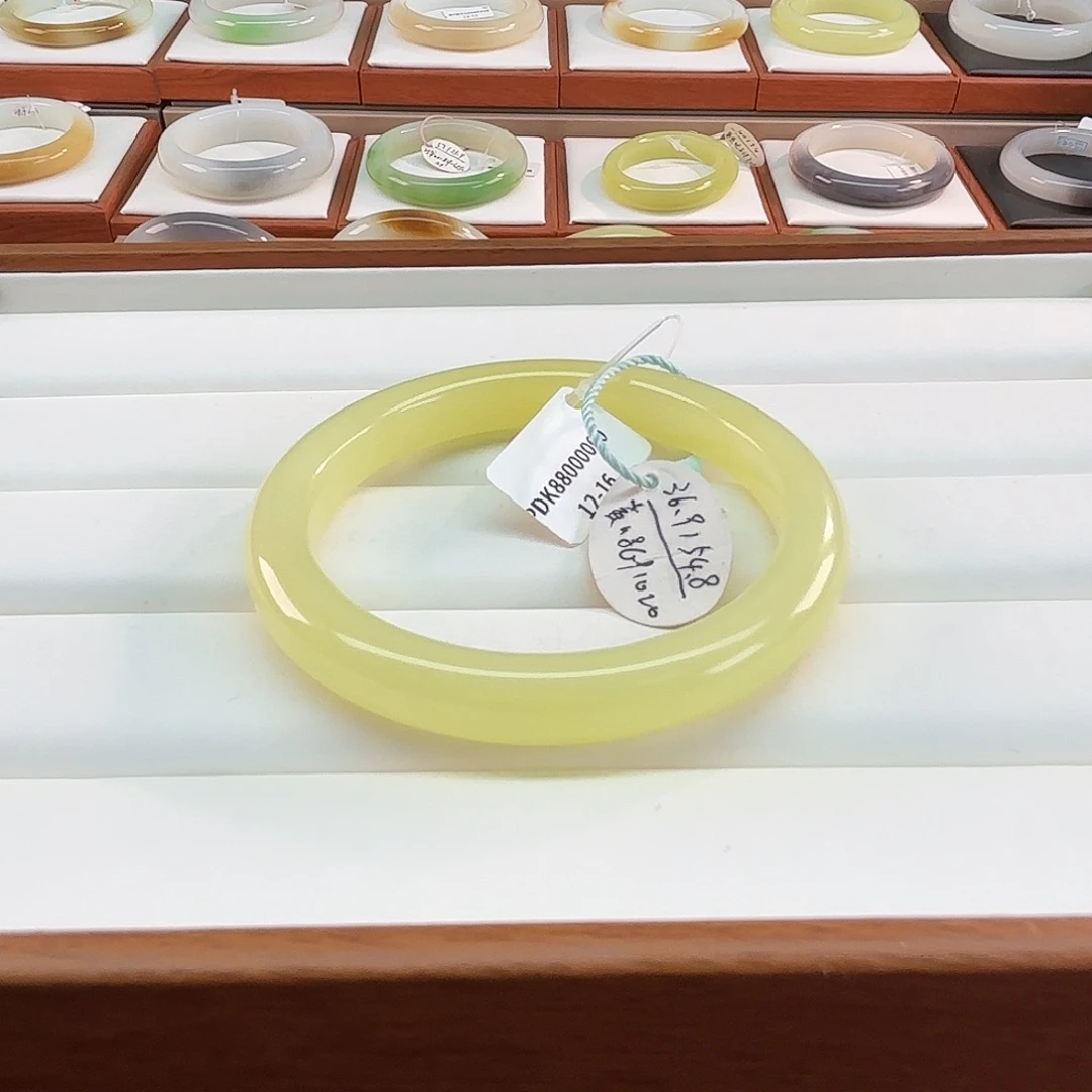 和田玉未镶嵌手镯55黄口