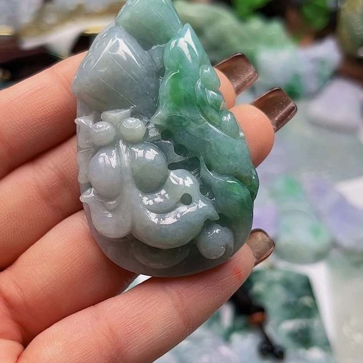 翡翠未镶嵌颈饰挂件