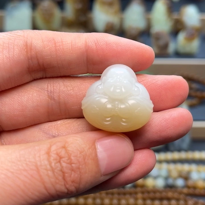 和田玉未镶嵌颈饰定制