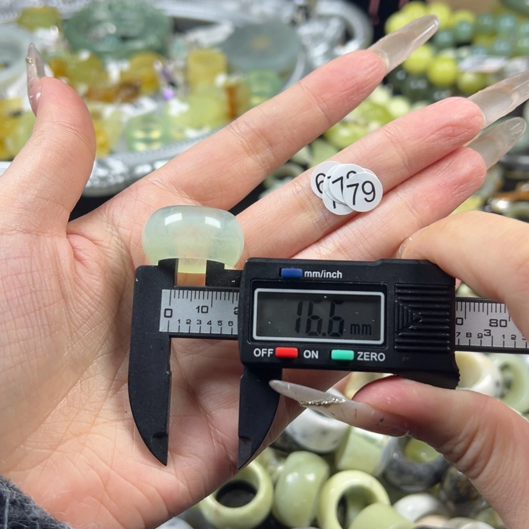 蛇纹石玉未镶嵌戒指