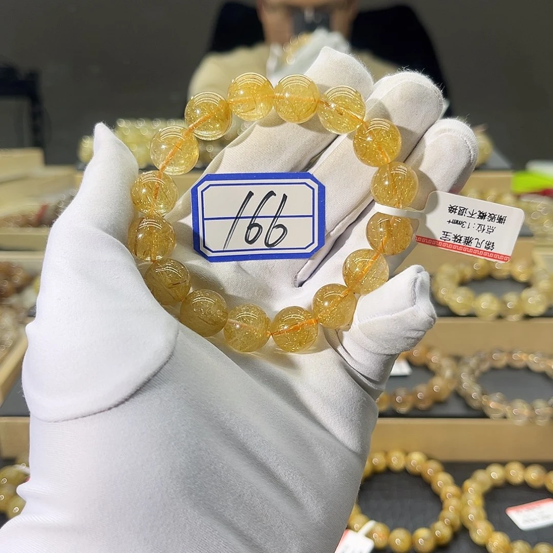 水晶手链未镶嵌S****。晶莹剔透