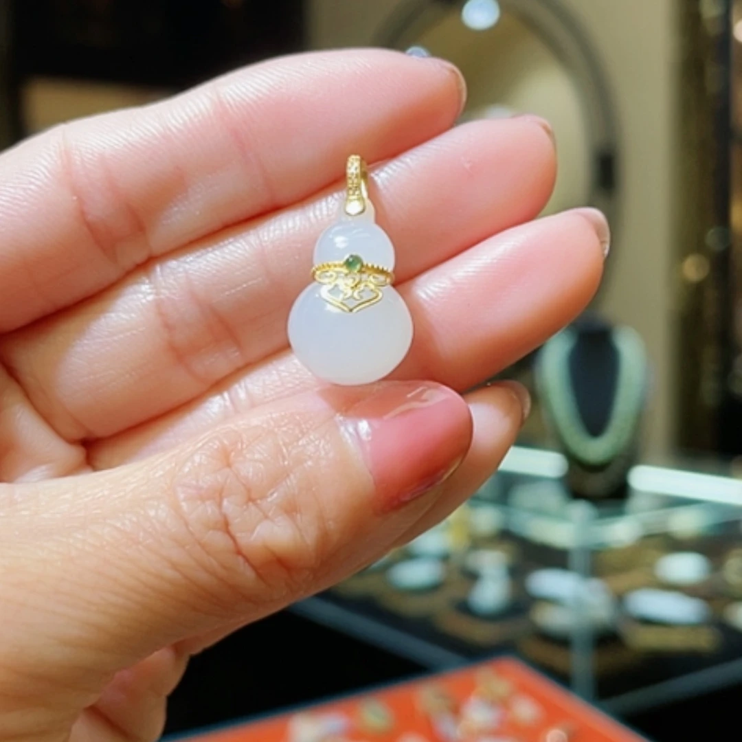【闪购商品】和田玉颈饰18K金镶嵌葫芦