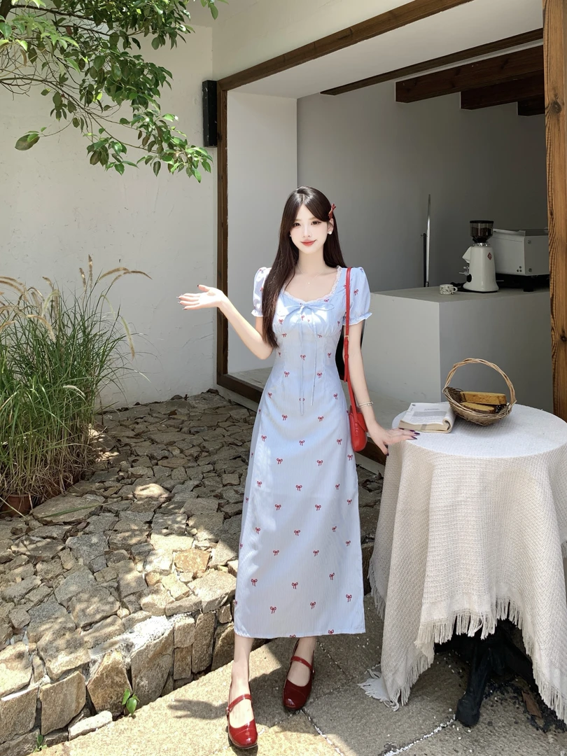 大码条纹气质夏季韩系小清新蝴蝶结泡泡袖收腰花边温柔风连衣裙女