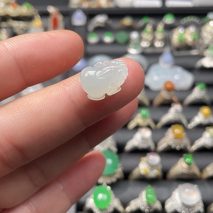 翡翠裸石冰胶貔貅裸石