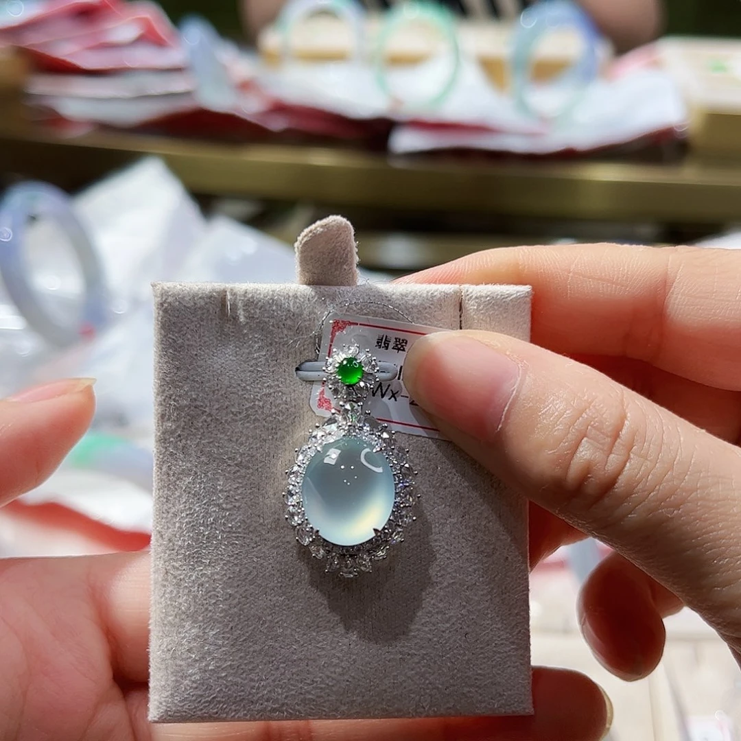 翡翠未镶嵌颈饰玻璃蛋