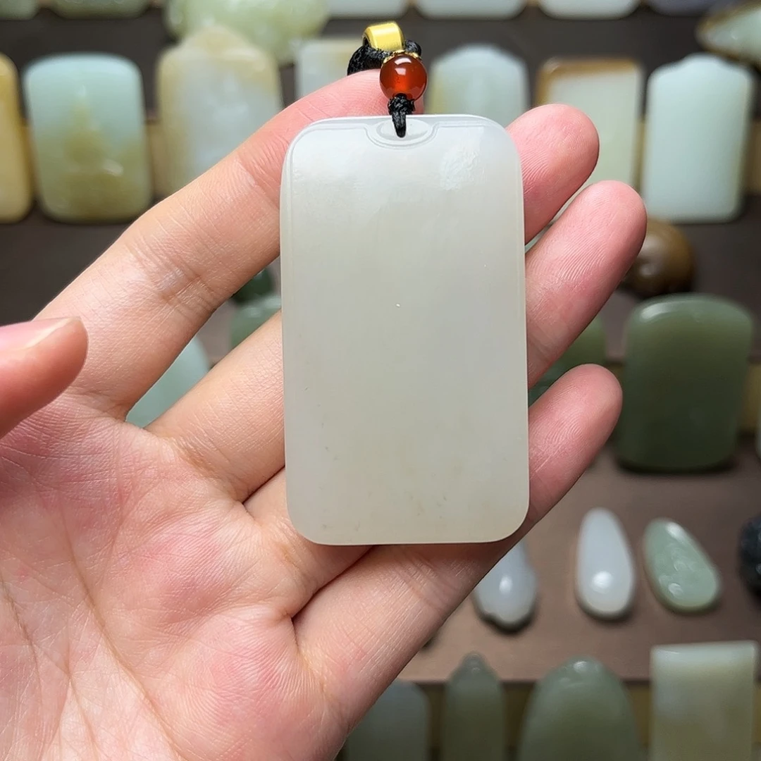 和田玉颈饰未镶嵌讨**.