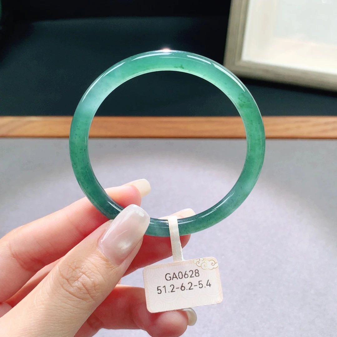 翡翠手镯未镶嵌天然