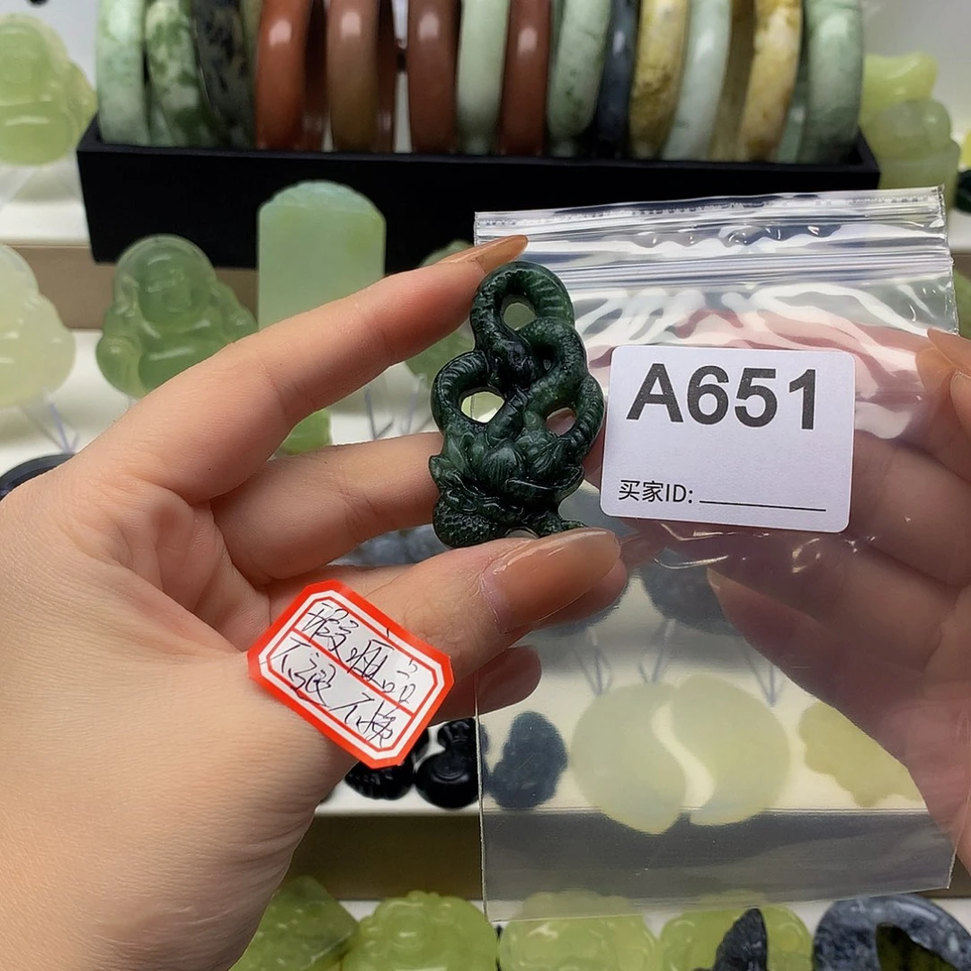 蛇纹石玉颈饰未镶嵌